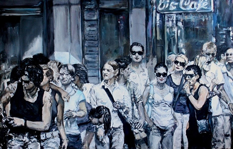 Frau mit rauchender Zigarette