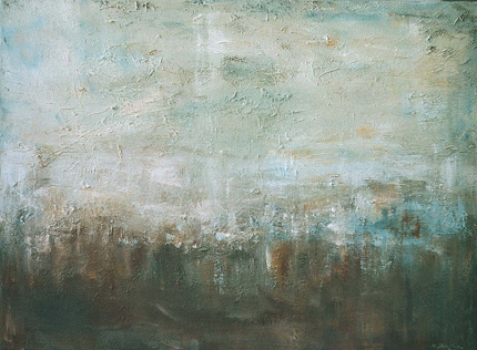 Frau mit Smartphone in Stadtstraße