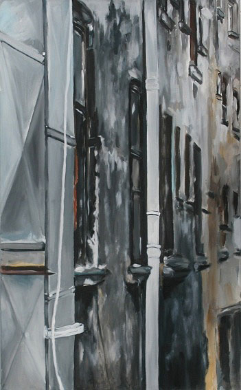 Frau mit rauchender Zigarette