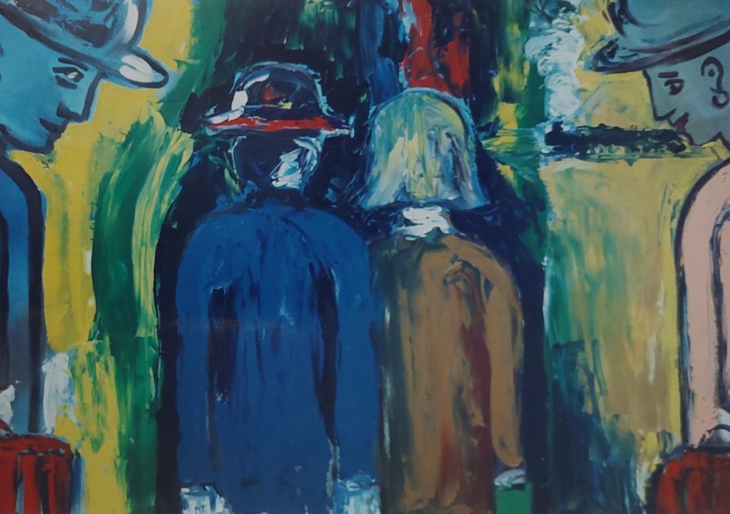 Frau mit Smartphone in Stadtstraße